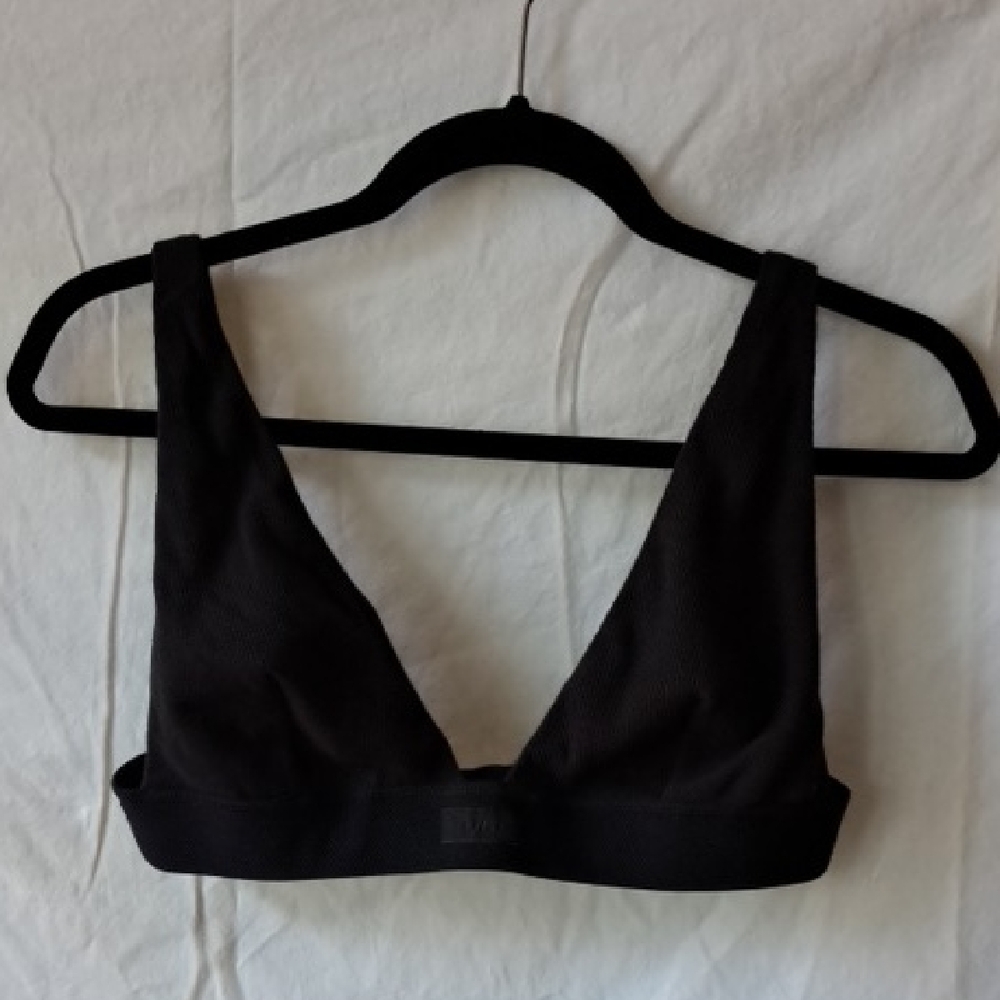 Black Women's Bralette SKIMS, SIXE 2X, SOFT AND ADJUSTABLE.